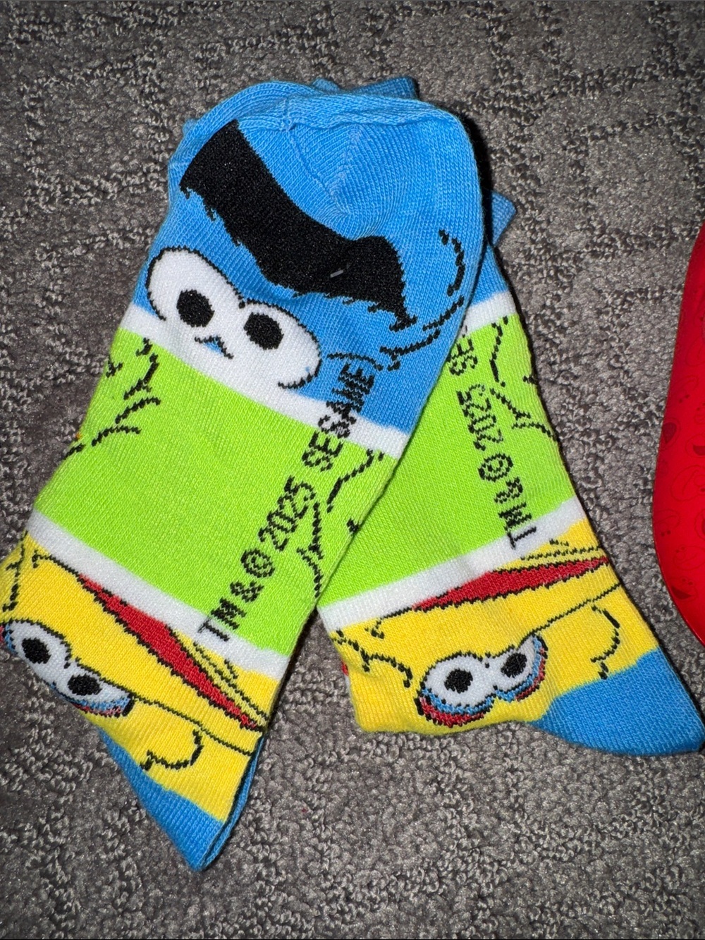 Sesame Street Red Elmo Kids Clogs/Sandals with Character Socks included - Picture 4 of 8